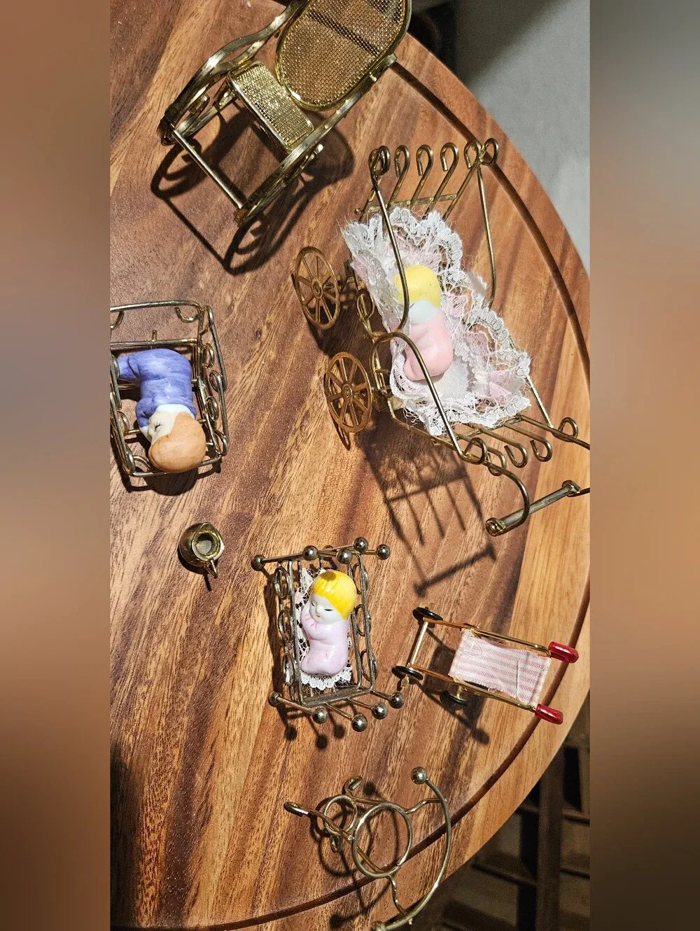Bundle Of Vintage Dollhouse Furniture